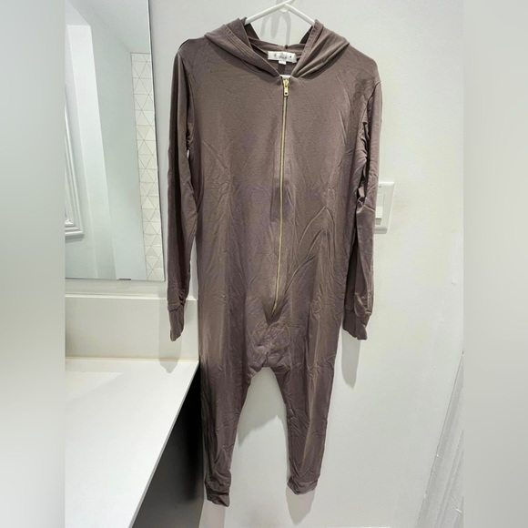 Olive and Splash Onesie - Picture 2 of 7